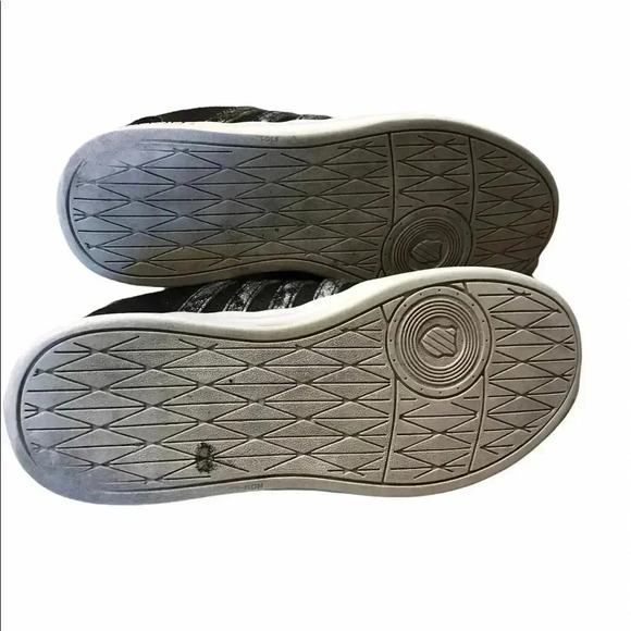 K-Swiss Size 2.5 Kids Black Sneakers Preloved - Picture 2 of 7